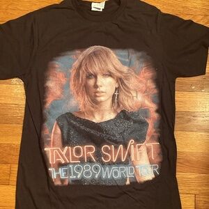 Taylor Swift 1989 Concert Tour Shirt Small